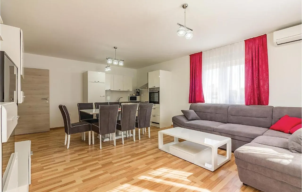 Gorgeous Apartment In Medulin With House Sea View