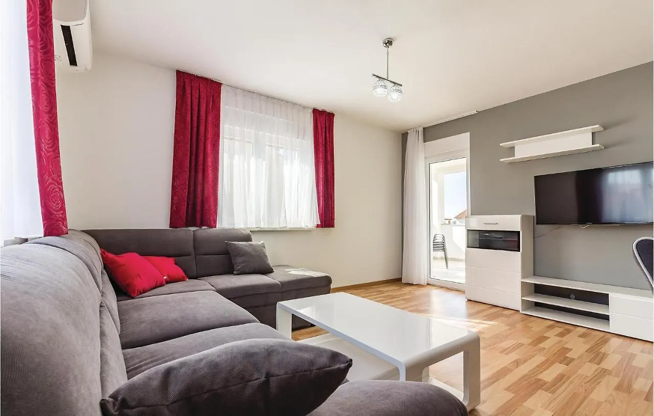 Gorgeous Apartment In Medulin With House Sea View