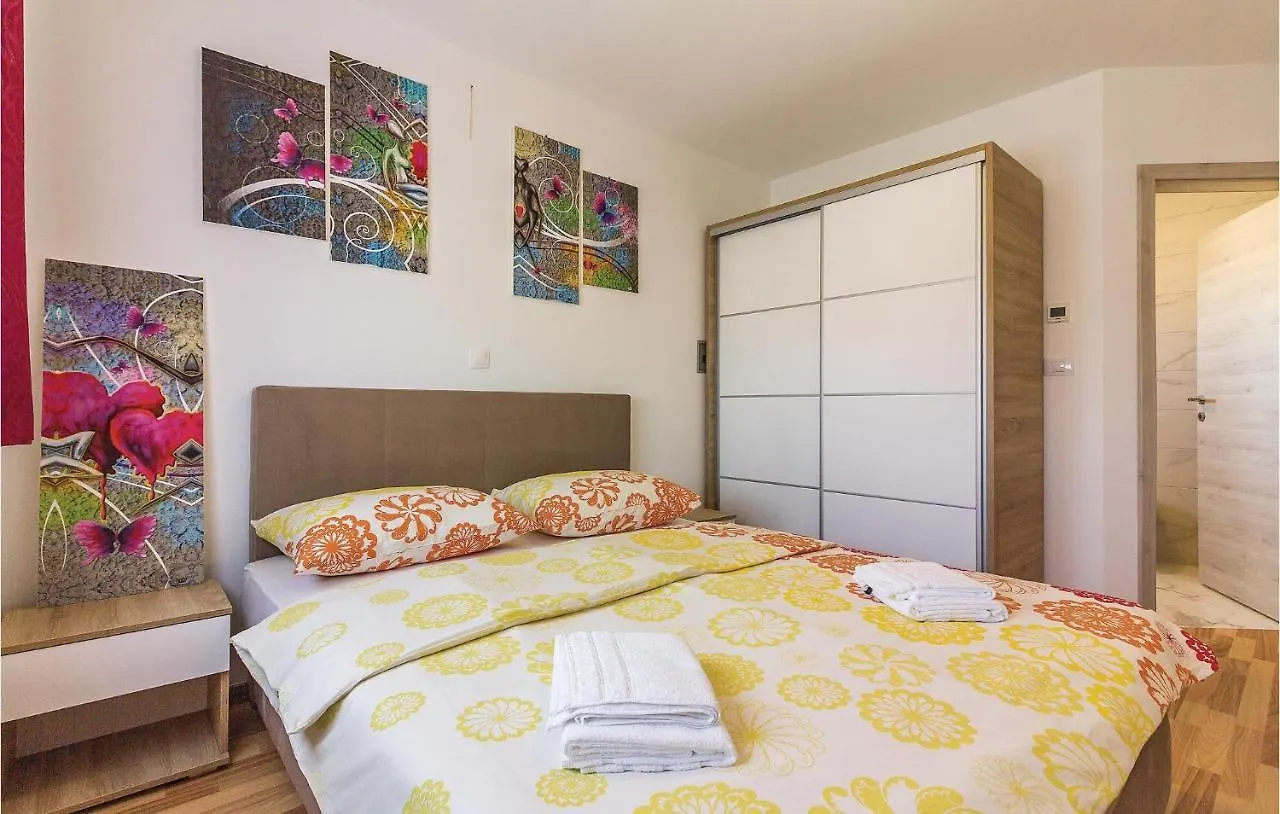 Gorgeous Apartment In Medulin With House Sea View