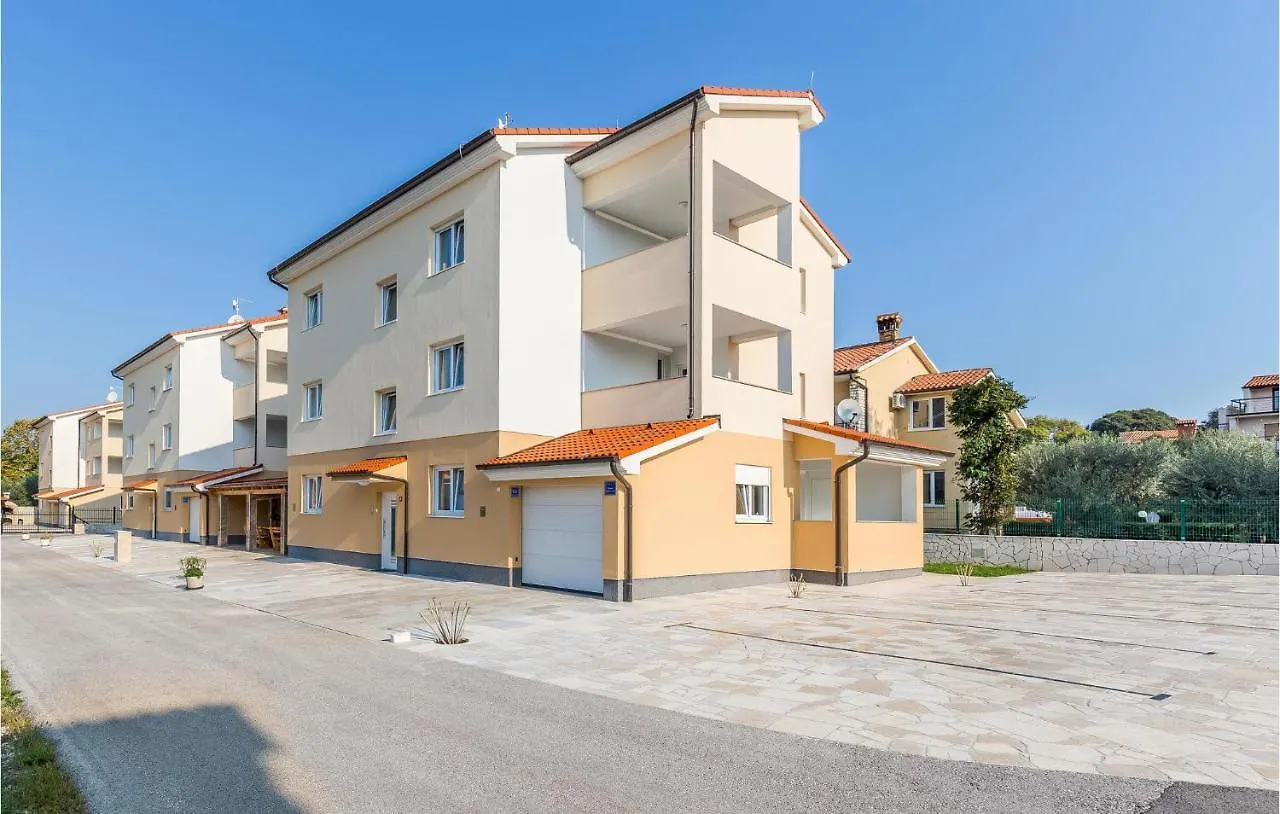 Gorgeous Apartment In Medulin With House Sea View 0*,
