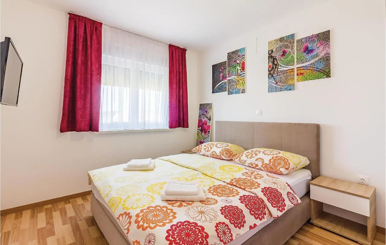 Gorgeous Apartment In Medulin With House Sea View